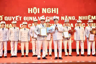 Ông Nguyễn Huy Hồng làm Chi cục trưởng Chi cục Thuế Khu vực VIII