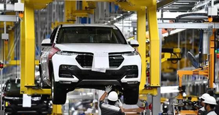 Từ ngày 1/12, giảm 50% lệ phí trước bạ đối với ô tô sản xuất trong nước