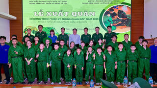 Tạm biệt bố mẹ, con đi bộ đội: 96 chiến sĩ nhí bước vào hành trình kỷ luật “thép”