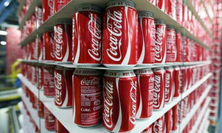 “Ông lớn giải khát” Coca Cola và những lùm xùm ở Việt Nam
