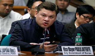 Con trai ông Duterte từ chức 