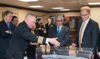 Đại sứ Việt Nam tại Mỹ thăm tàu sân bay USS George H.W. Bush