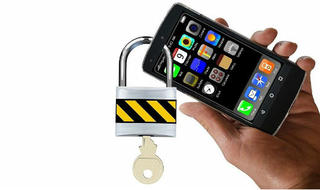 Xem trộm điện thoại của bạn đời ở Ả rập Xê-út có thể tù 1 năm