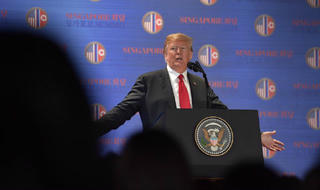 Ông Trump tuyên bố sẽ dừng tập trận chung với Hàn Quốc