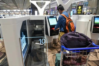 Tự động hóa check-in bằng nhận diện khuôn mặt ở sân bay Thượng Hải