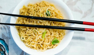 Thông tin bất ngờ về sự nguy hiểm của mì tôm với trẻ nhỏ