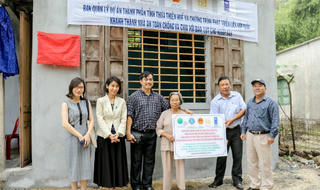 Bàn giao 107 nhà chống bão lụt cho các hộ nghèo, dễ bị tổn thương ở Thừa Thiên Huế