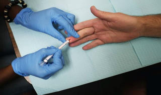 Tăng mạnh số người nhiễm HIV mới trong quan hệ tình dục đồng giới 