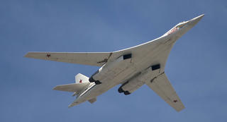 Nga điều hai máy bay ném bom chiến lược Tu-160 tới Venezuela