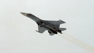 Nga điều máy tiêm kích Su-27 đánh chặn máy bay trinh sát Thụy Điển 