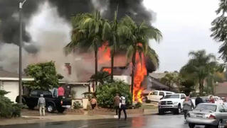 Máy bay lao vào nhà dân, 5 người Mỹ thiệt mạng