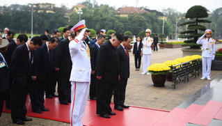Chủ tịch Triều Tiên Kim Jong-un viếng Lăng Chủ tịch Hồ Chí Minh