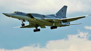 Nga điều máy bay ném bom mang tên lửa Tu-22M3 tới Crimea đáp trả Mỹ 
