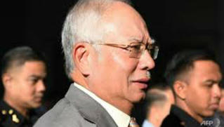 Cựu Thủ tướng Malaysia ra hầu tòa