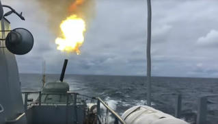 Tàu Nga nã đạn “như bão táp” trên biển Baltic