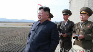 Nhà lãnh đạo Triều Tiên Kim Jong-un bất ngờ tới kiểm tra lực lượng không quân