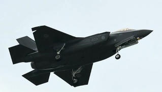 Nhật mua 105 máy bay tàng hình F-35 của Mỹ