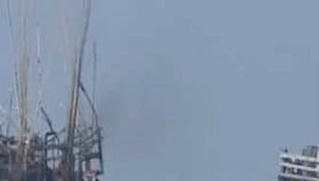 Tàu Trung Quốc cứu hộ thành công ngư dân Việt Nam gặp nạn trên biển