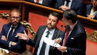 Thủ tướng Italia bất ngờ từ chức
