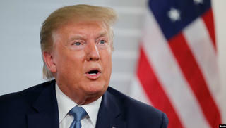 Ông Trump bác tin muốn dùng bom hạt nhân để ngăn bão