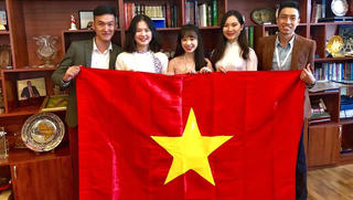 Đoàn Việt Nam nhận giải thưởng trong cuộc thi viết quốc tế về Azerbaijan