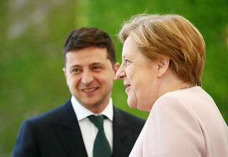 Tổng thống Ukraine 4 lần điện đàm với Thủ tướng Đức Merkel