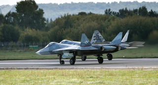 Su-57 Nga phô diễn động tác xoay tròn điêu luyện trên không trung