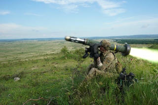 Mỹ phê chuẩn bán tên lửa Javelin cho Ukraine