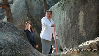 Phu nhân nhà lãnh đạo Triều Tiên Kim Jong-un tái xuất sau 4 tháng “bặt vô âm tín”