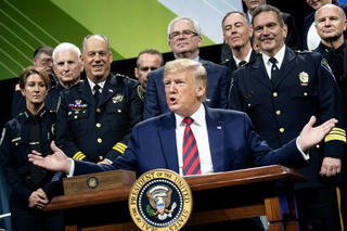 Hạ viện Mỹ thông qua nghị quyết về điều tra luận tội Tổng thống Trump