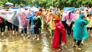 500 học sinh, giáo viên và nhân viên Quảng Nam tham gia diễn tập ứng phó sóng thần