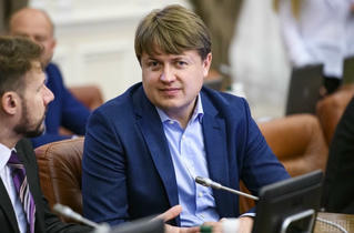 Tổng thống Ukraine bất ngờ “trảm” tướng
