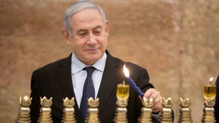 Thủ tướng Israel phải “tháo chạy” vì rocket