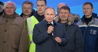 Tổng thống Nga Putin chia sẻ cảm xúc trên cây cầu dài nhất châu Âu