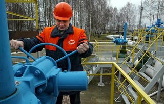 Nga cung cấp lại dầu cho Belarus