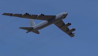 Giữa căng thẳng, Mỹ điều 'pháo đài bay' B-52 đến gần Iran
