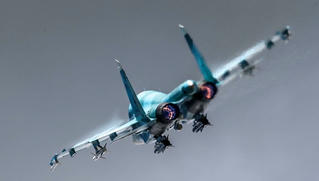 Máy bay ném bom Su-34 của Nga khoe sức mạnh vũ bão