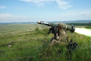 Mỹ ký hợp đồng sản xuất tên lửa Javelin cho Ukraine