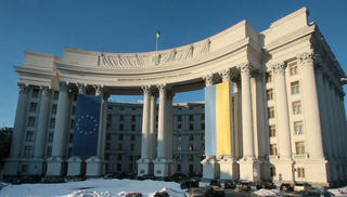 Ukraine phản ứng đề xuất dỡ bỏ lệnh trừng phạt Nga