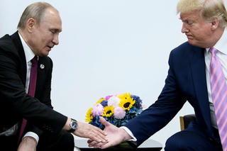 Tổng thống Nga Putin và Tổng thống Mỹ Trump điện đàm về dịch Covid-19