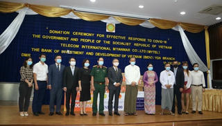 Trao quà ủng hộ của Chính phủ Việt Nam cho Myanmar trong phòng chống đại dịch Covid-19