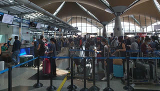 Đưa hơn 300 công dân Việt Nam từ Malaysia về nước
