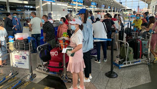 Đưa gần 240 công dân Việt Nam từ Malaysia về nước