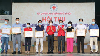 Hội chữ thập đỏ Hà Nội tiếp nhận hơn 894 triệu đồng ủng hộ phòng, chống dịch Covid-19