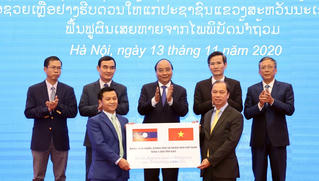 Việt Nam hỗ trợ nhân dân Lào 1.000 tấn gạo khắc phục hậu quả thiên tai