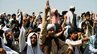 Taliban tổ chức diễu hành khoe khí tài