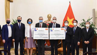 Italia viện trợ bổ sung 796.000 liều vaccine COVID-19 cho Việt Nam