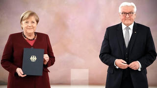 Thủ tướng Đức Angela Merkel nhận quyết định miễn nhiệm