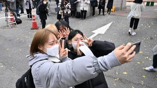 Sỹ tử Hàn Quốc bước vào kỳ thi khốc liệt dù COVID-19