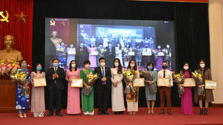  Trao giải Cuộc thi Biên soạn sách, tài liệu dạy và học tiếng Việt cho người Việt Nam ở nước ngoài